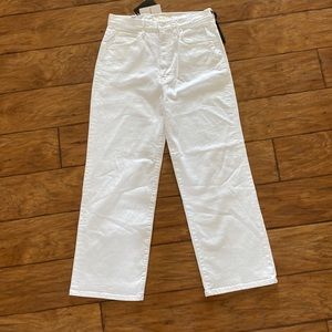 💕 Host Pick 💕MOtHER Superior NWT White Jeans size 28